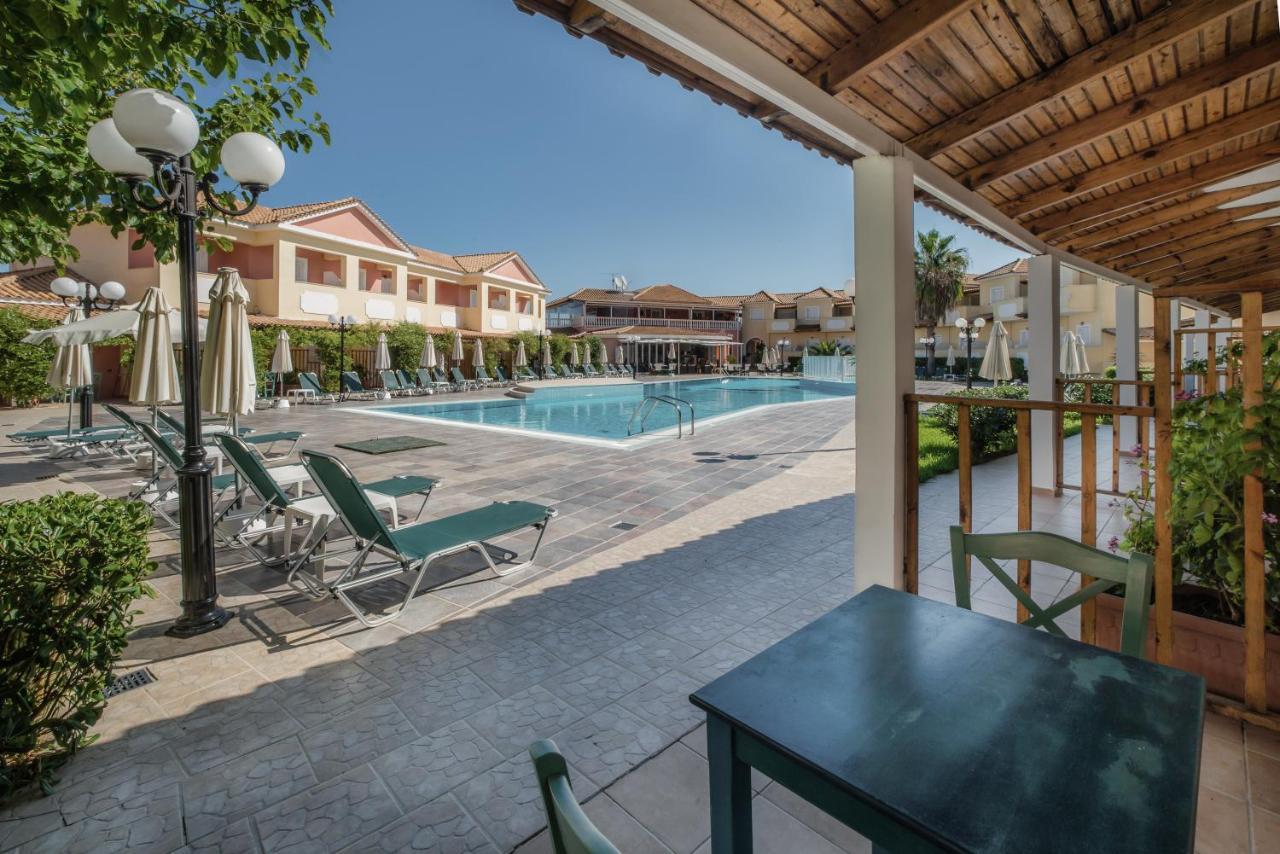 Ecoresort Hotel Zefyros Agios Kirikos  Exterior photo