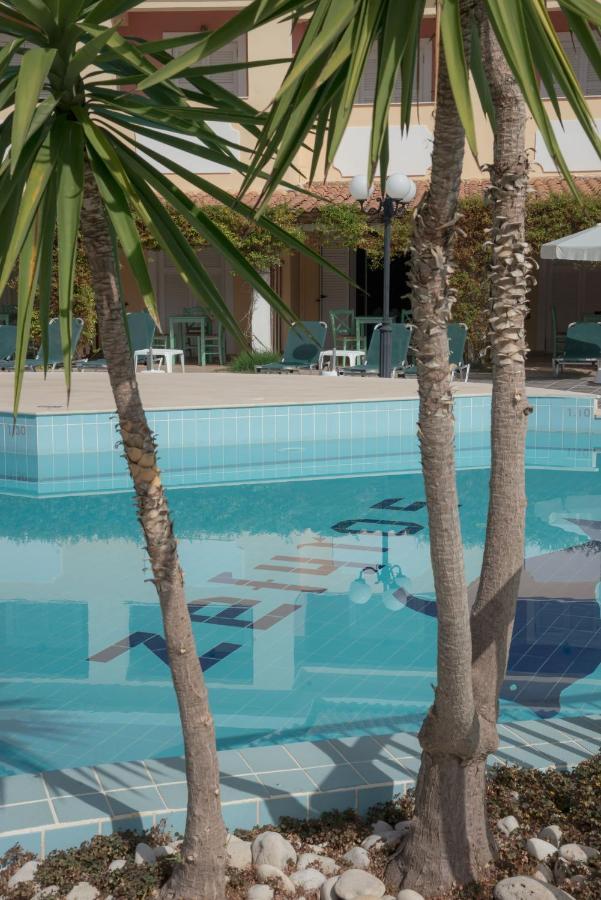 Ecoresort Hotel Zefyros Agios Kirikos  Exterior photo