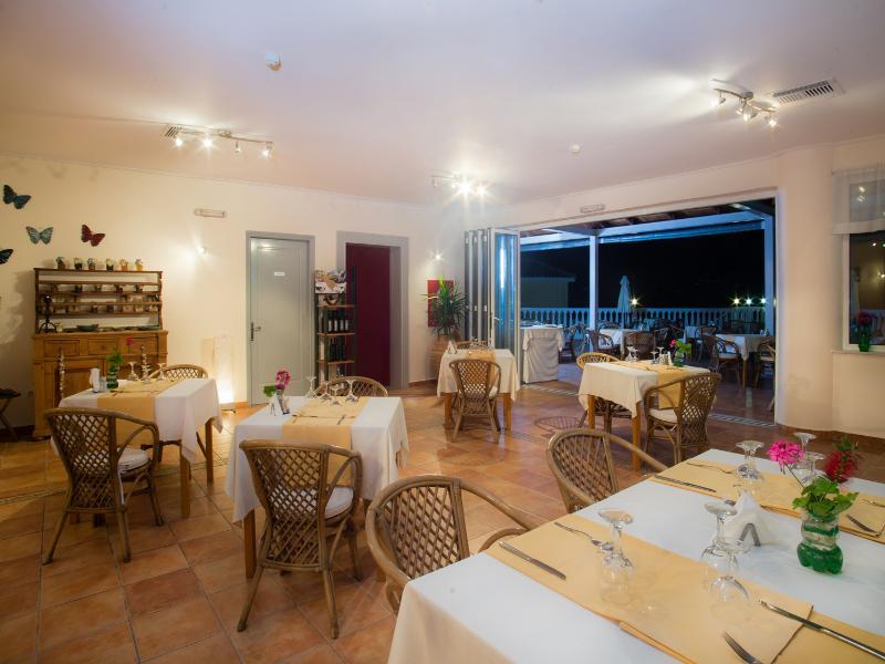 Ecoresort Hotel Zefyros Agios Kirikos  Exterior photo