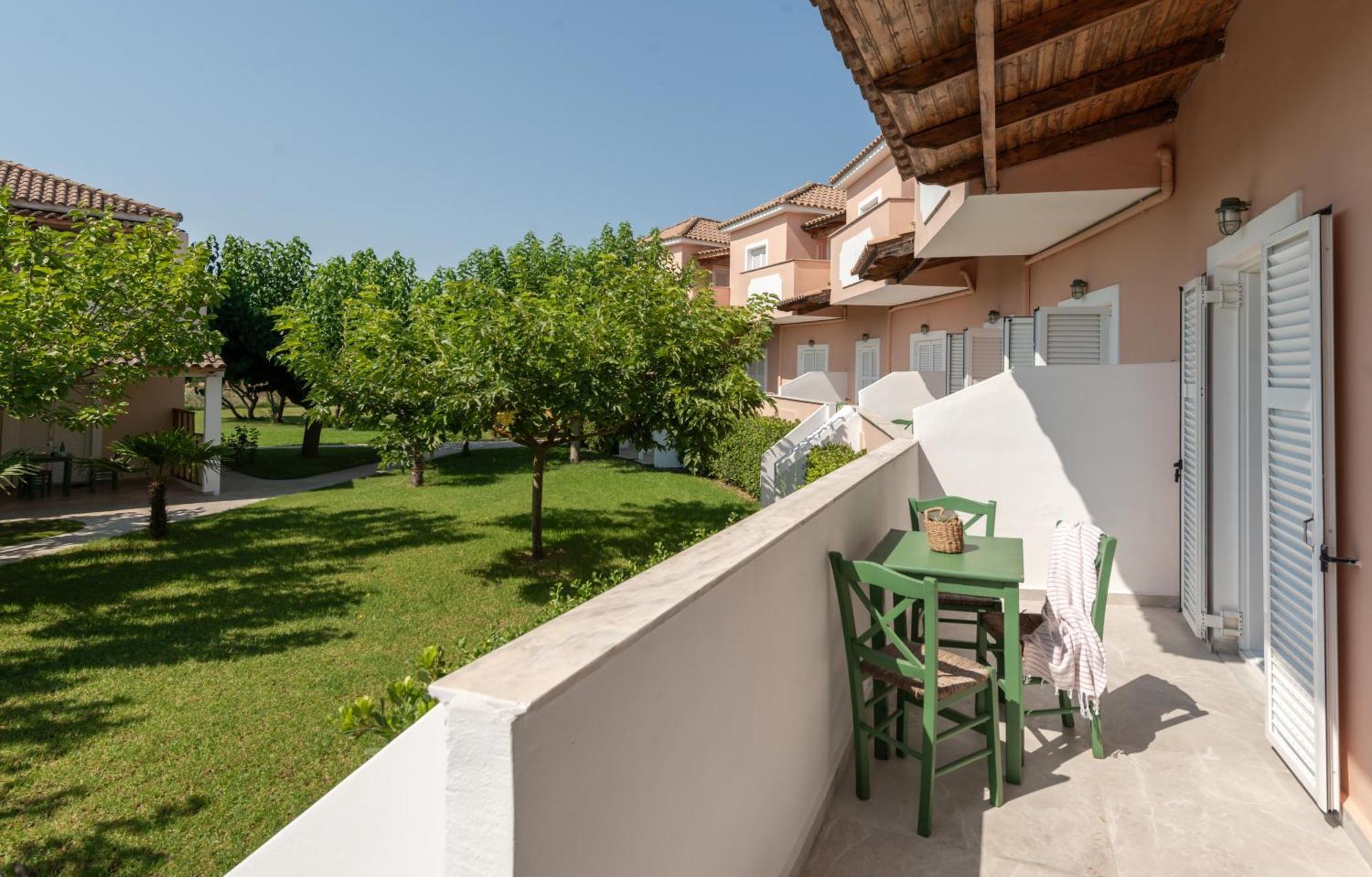 Ecoresort Hotel Zefyros Agios Kirikos  Exterior photo