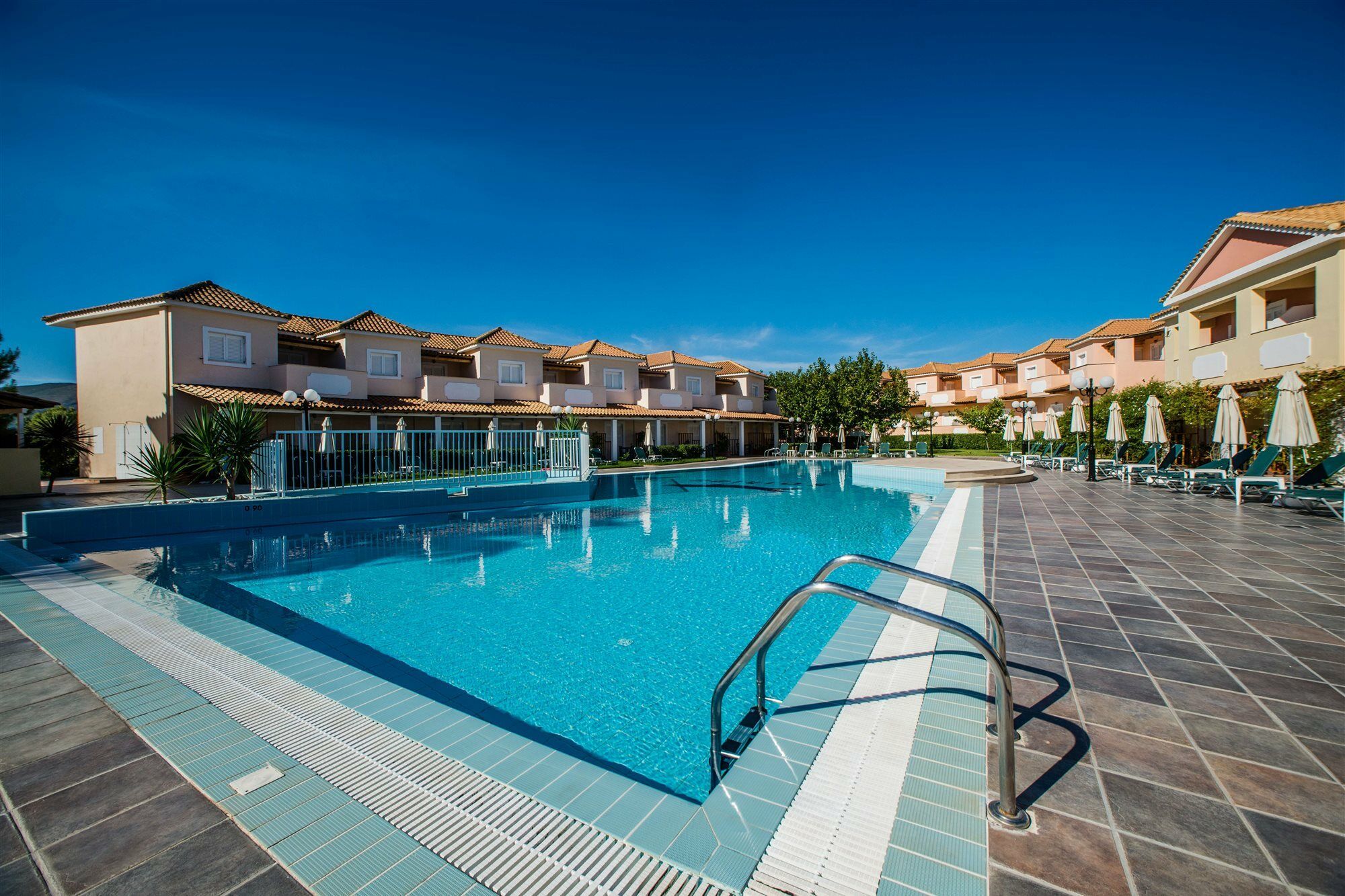 Ecoresort Hotel Zefyros Agios Kirikos  Exterior photo